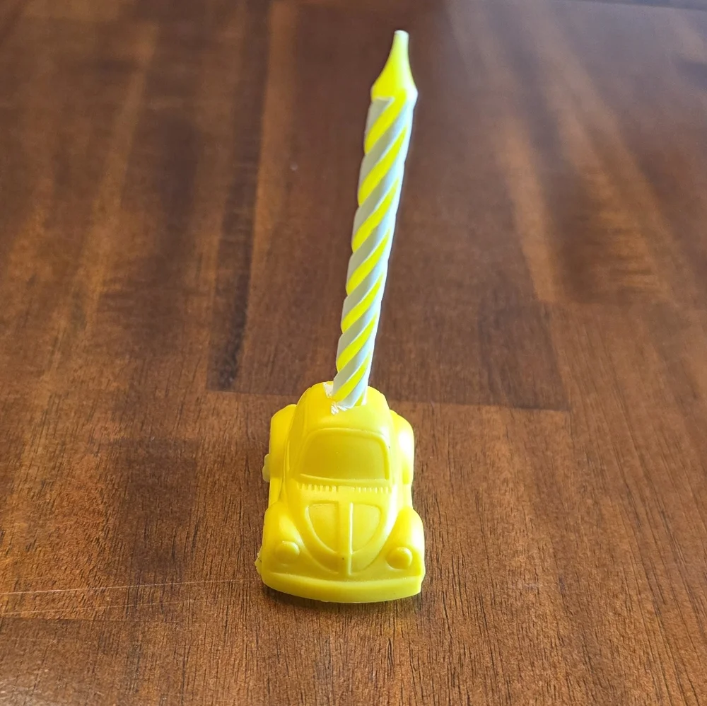 Novelty birthday candle Volkswagen Beetle car design with 22 fitted candles.